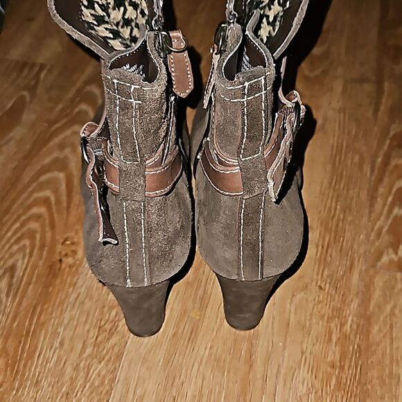 Tommy Hilfiger Bethany Suede Dark Brown Ankle Boots Size 8.5 - Picture 3 of 8